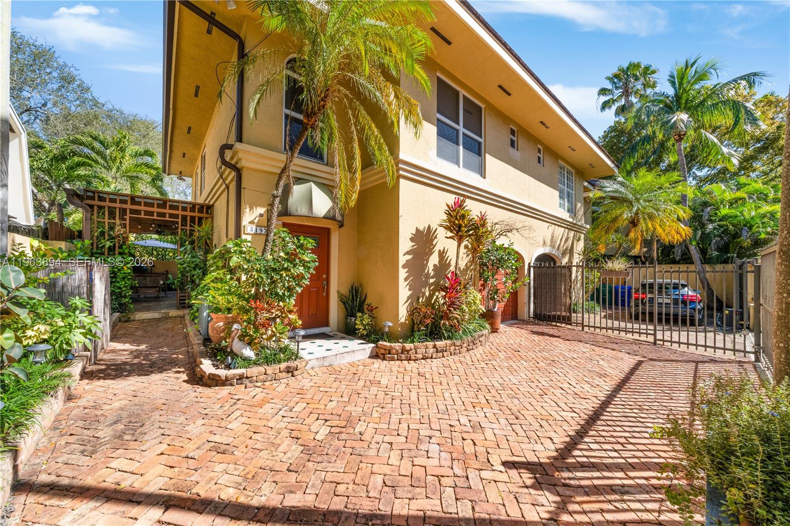 H R PEACOCKS SUB PENT HOM - Residential