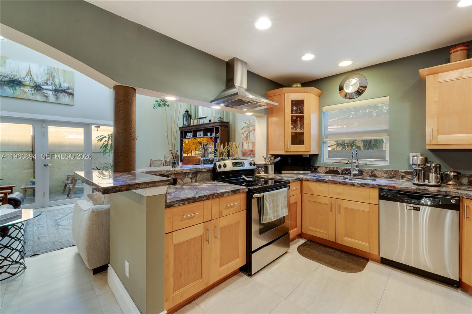 H R PEACOCKS SUB PENT HOM - Residential