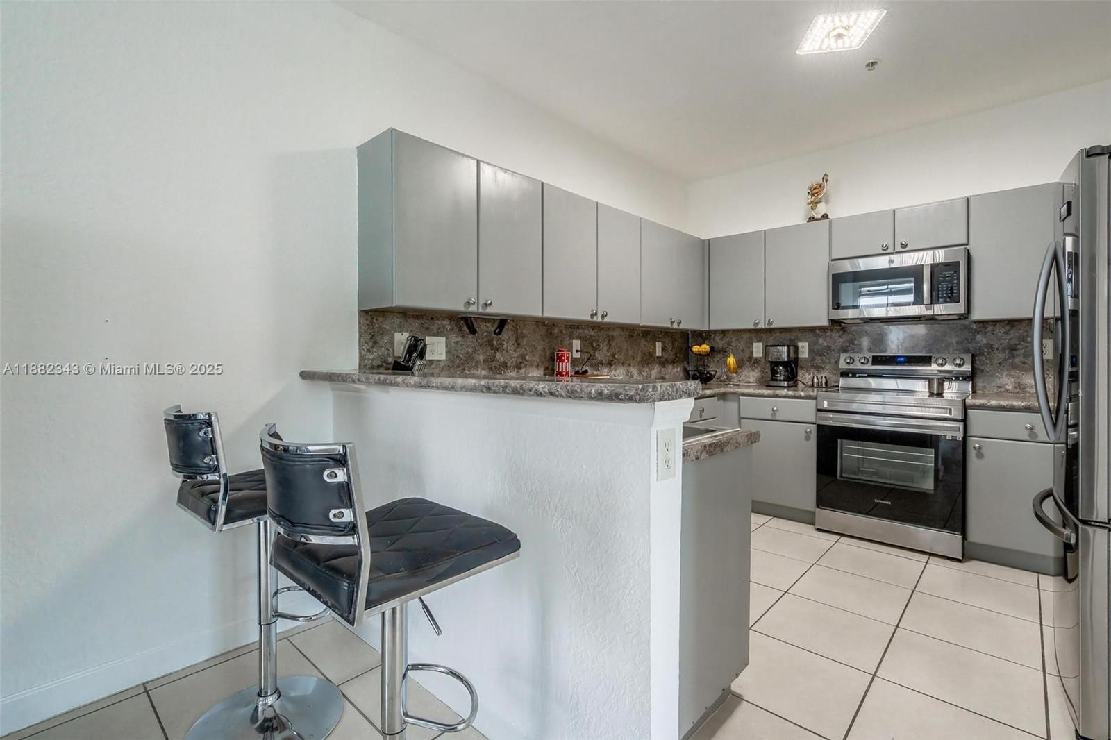 COURTYARDS FOUR CONDO - Residential