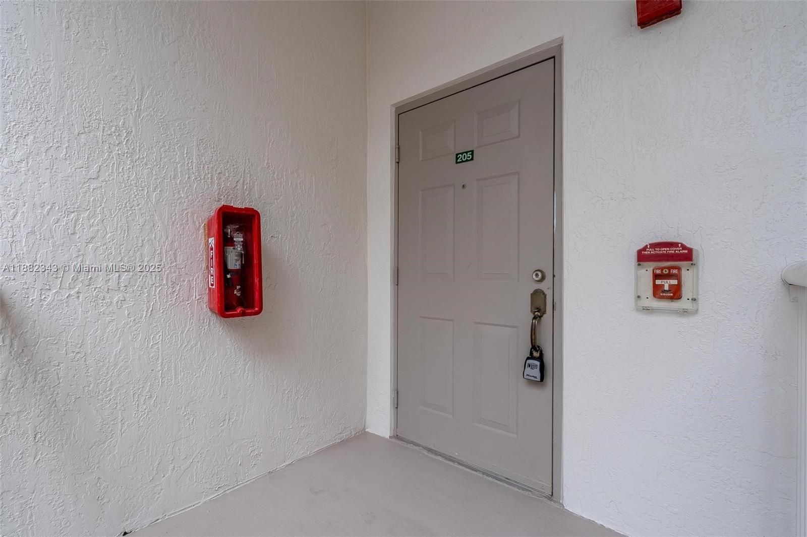 COURTYARDS FOUR CONDO - Residential