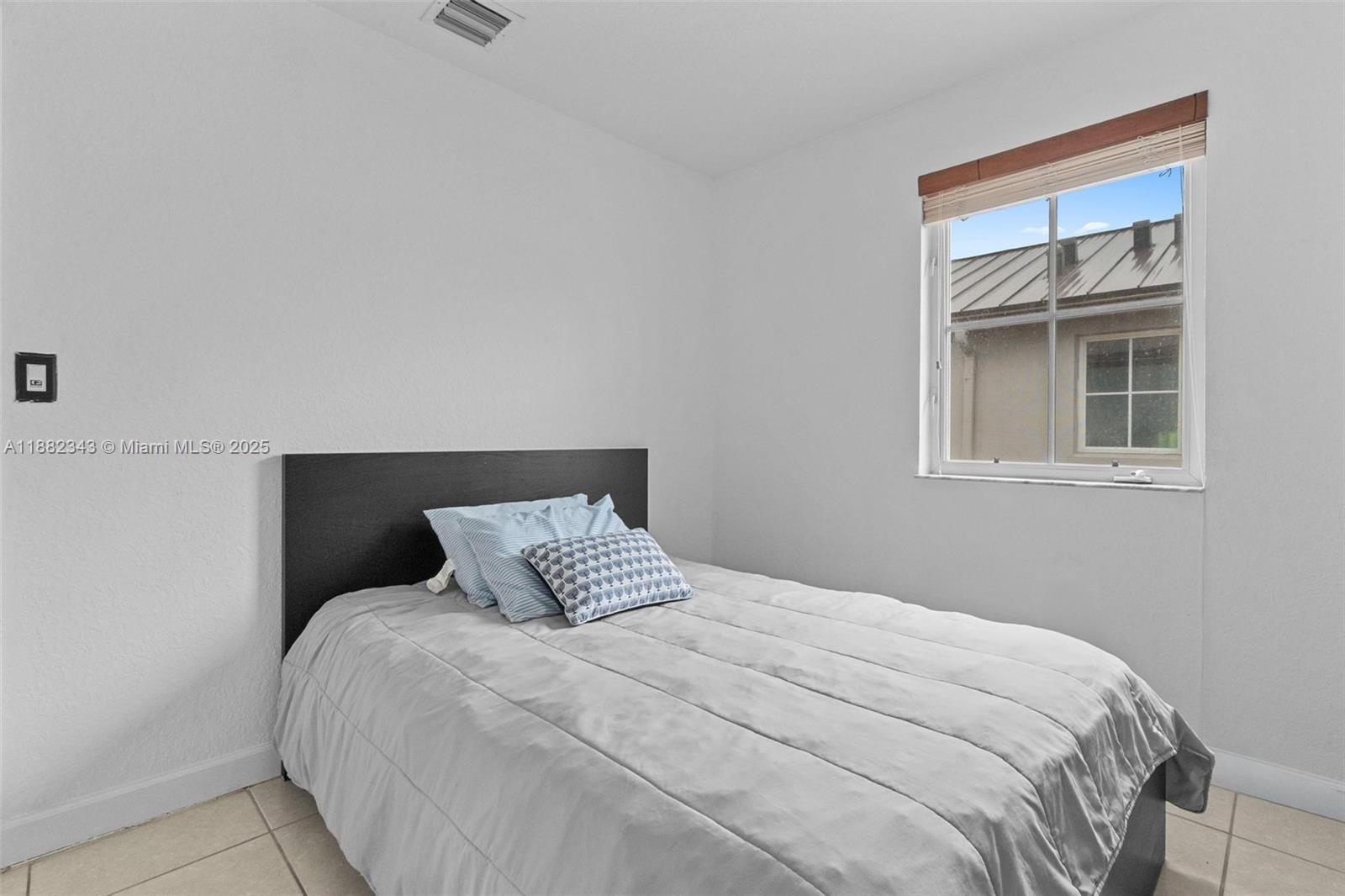 COURTYARDS FOUR CONDO - Residential