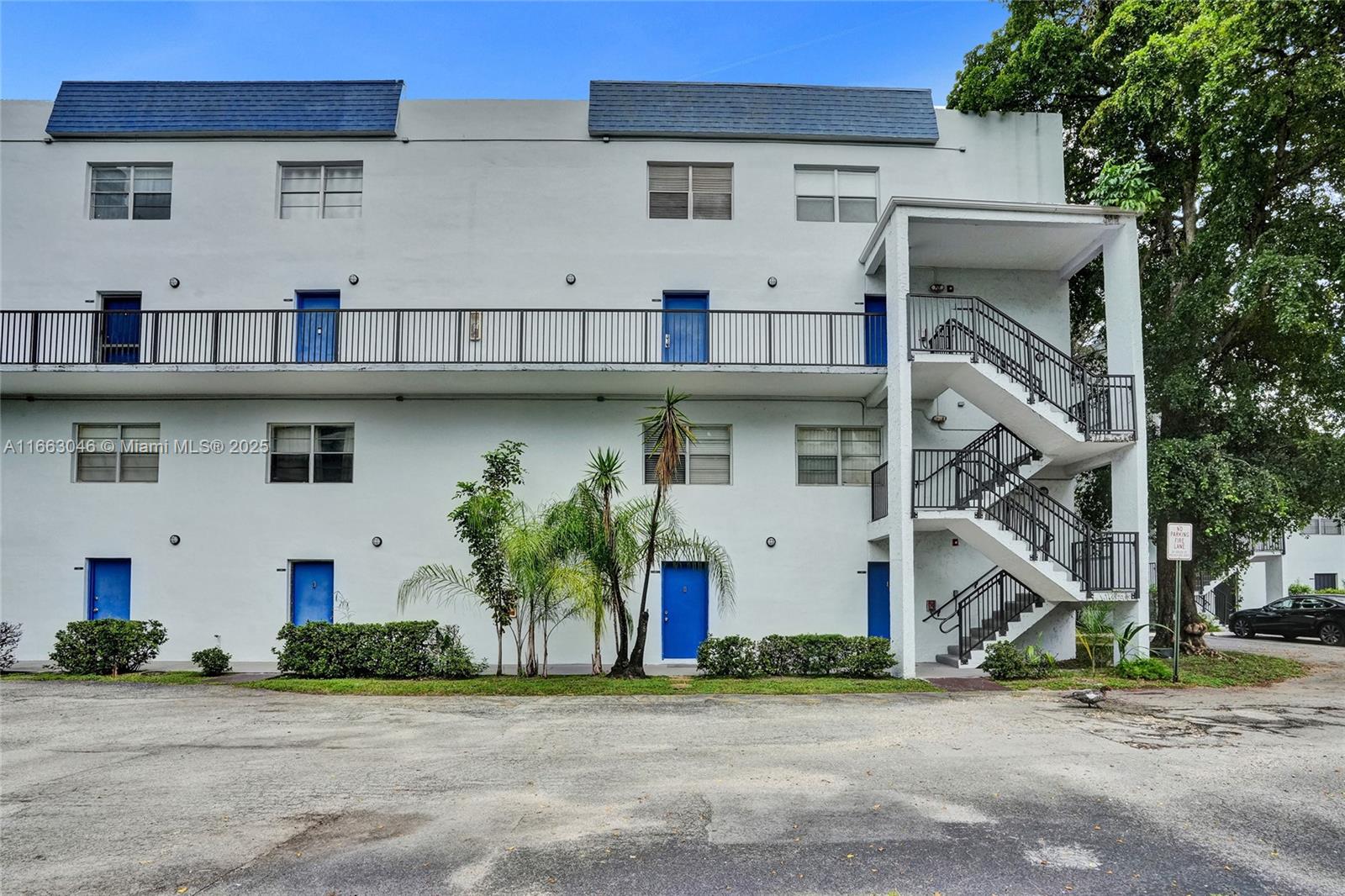 Property for Sale at 7561 Nw 16th St 2302, Plantation, Miami-Dade County, Florida - Bedrooms: 2 
Bathrooms: 2  - $174,900