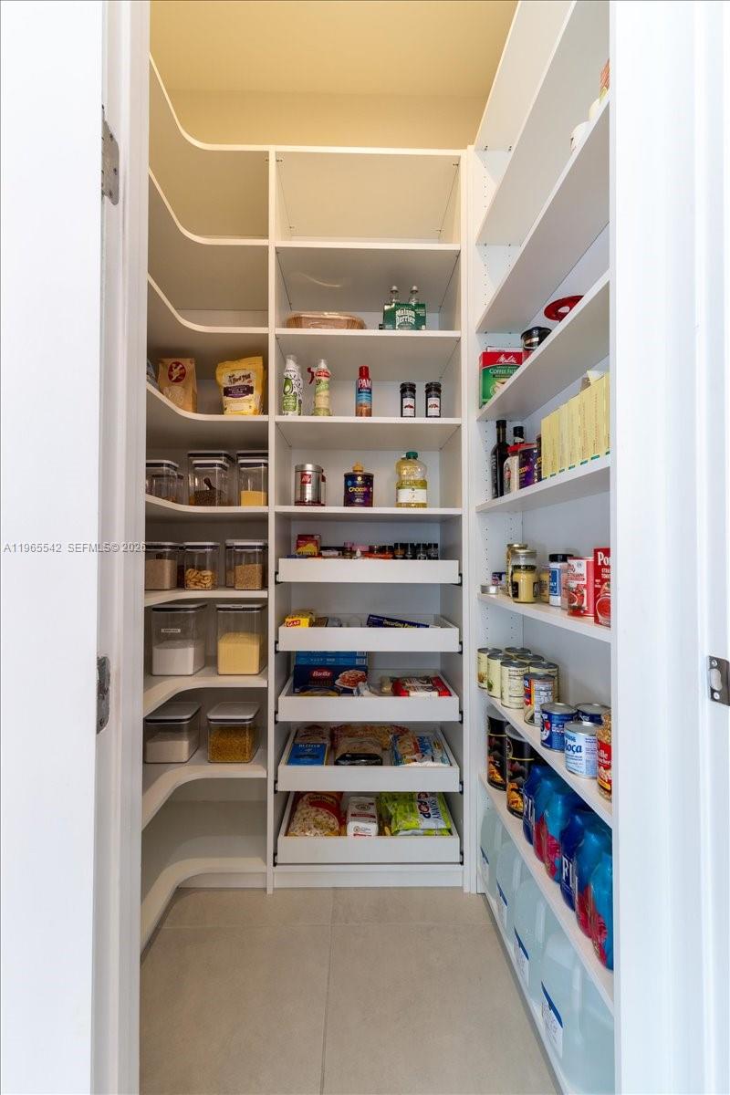 DOWNTOWN DORAL SOUTH PHAS - Residential