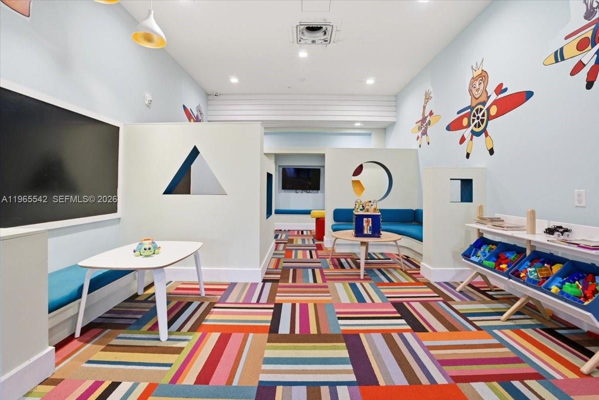 DOWNTOWN DORAL SOUTH PHAS - Residential