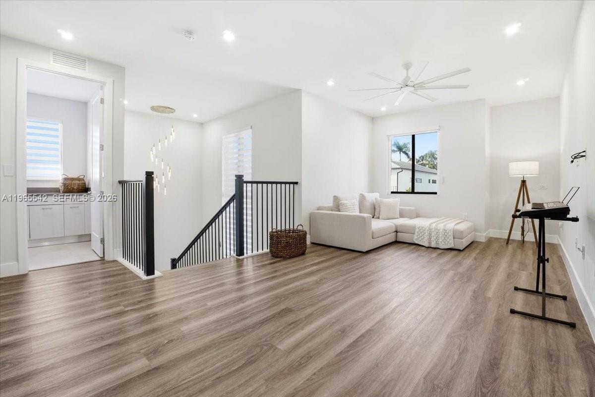 DOWNTOWN DORAL SOUTH PHAS - Residential