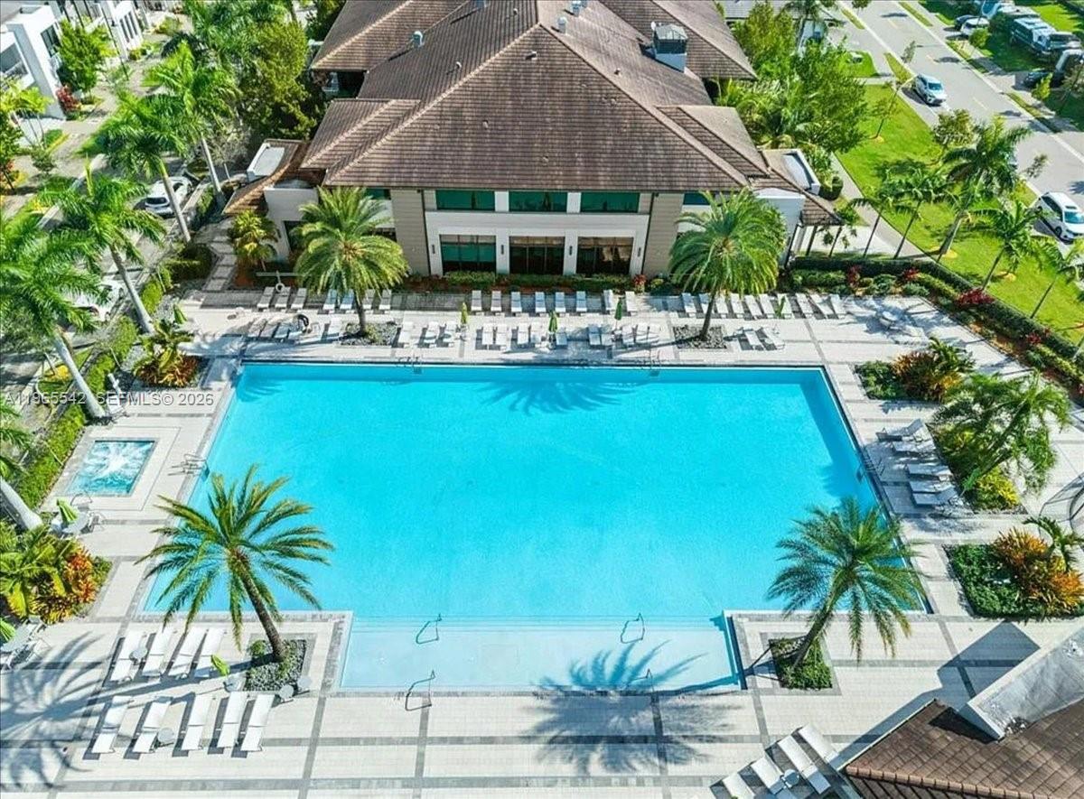 DOWNTOWN DORAL SOUTH PHAS - Residential