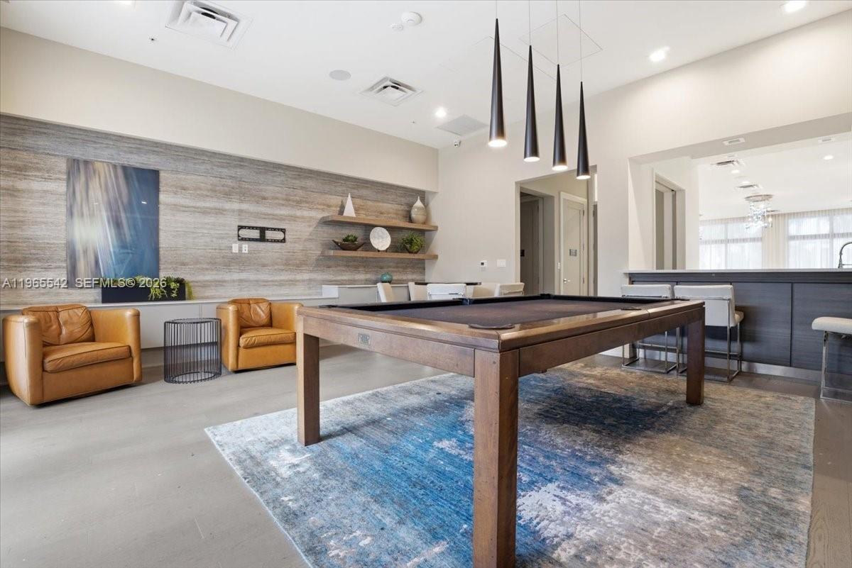 DOWNTOWN DORAL SOUTH PHAS - Residential