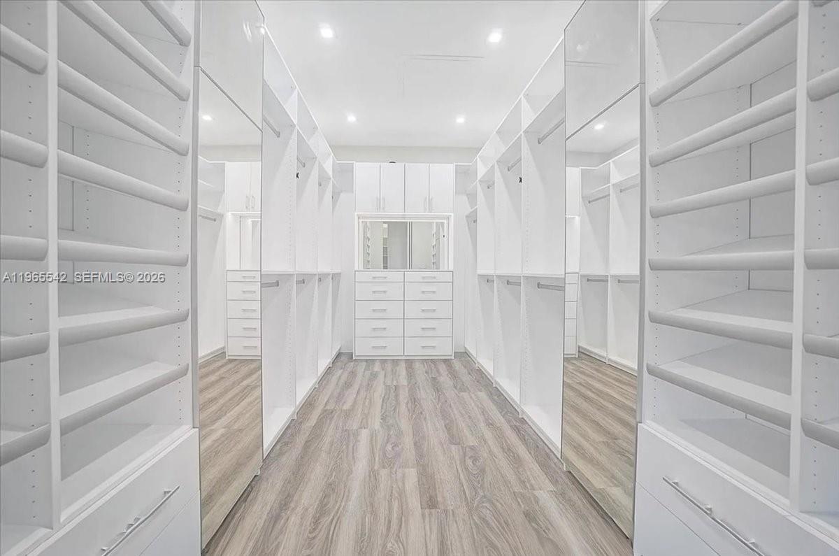 DOWNTOWN DORAL SOUTH PHAS - Residential