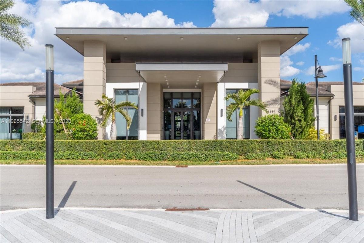 DOWNTOWN DORAL SOUTH PHAS - Residential