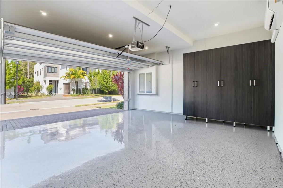 DOWNTOWN DORAL SOUTH PHAS - Residential