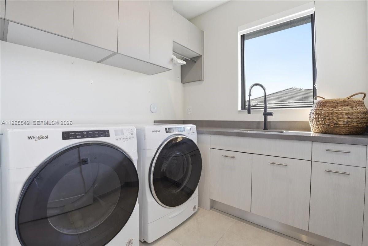 DOWNTOWN DORAL SOUTH PHAS - Residential