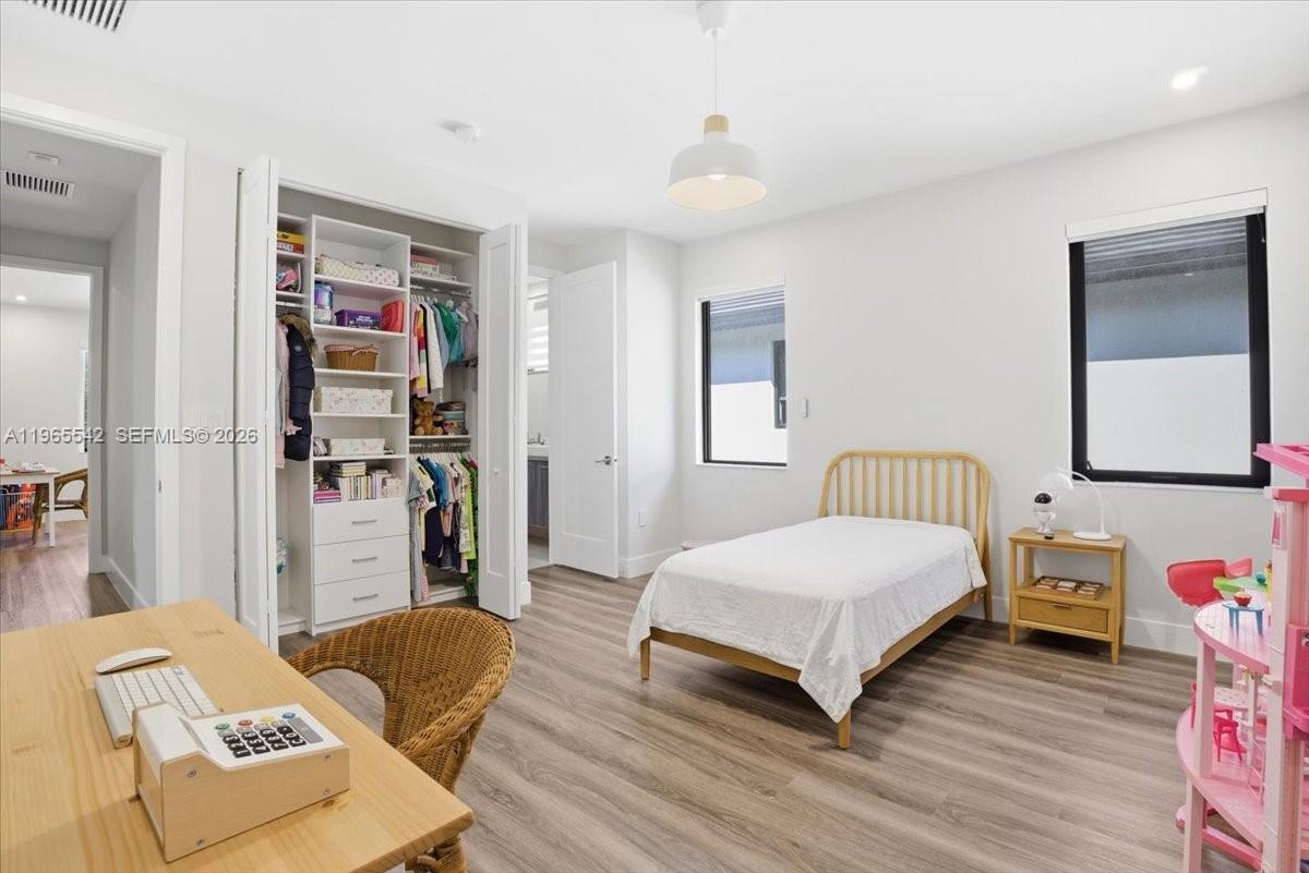 DOWNTOWN DORAL SOUTH PHAS - Residential