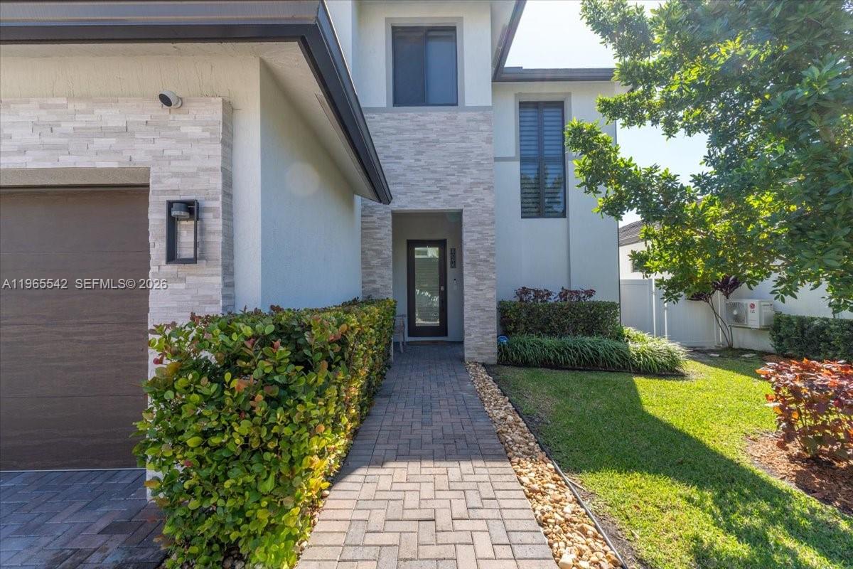 DOWNTOWN DORAL SOUTH PHAS - Residential