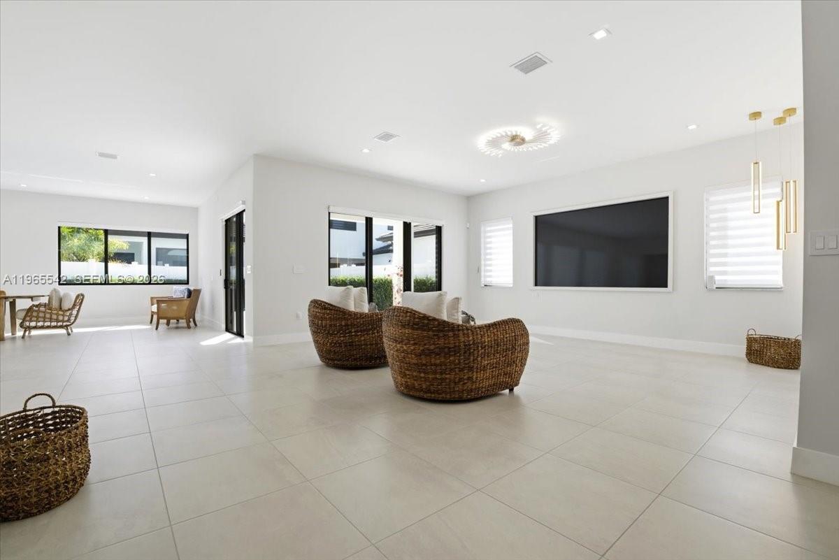 DOWNTOWN DORAL SOUTH PHAS - Residential