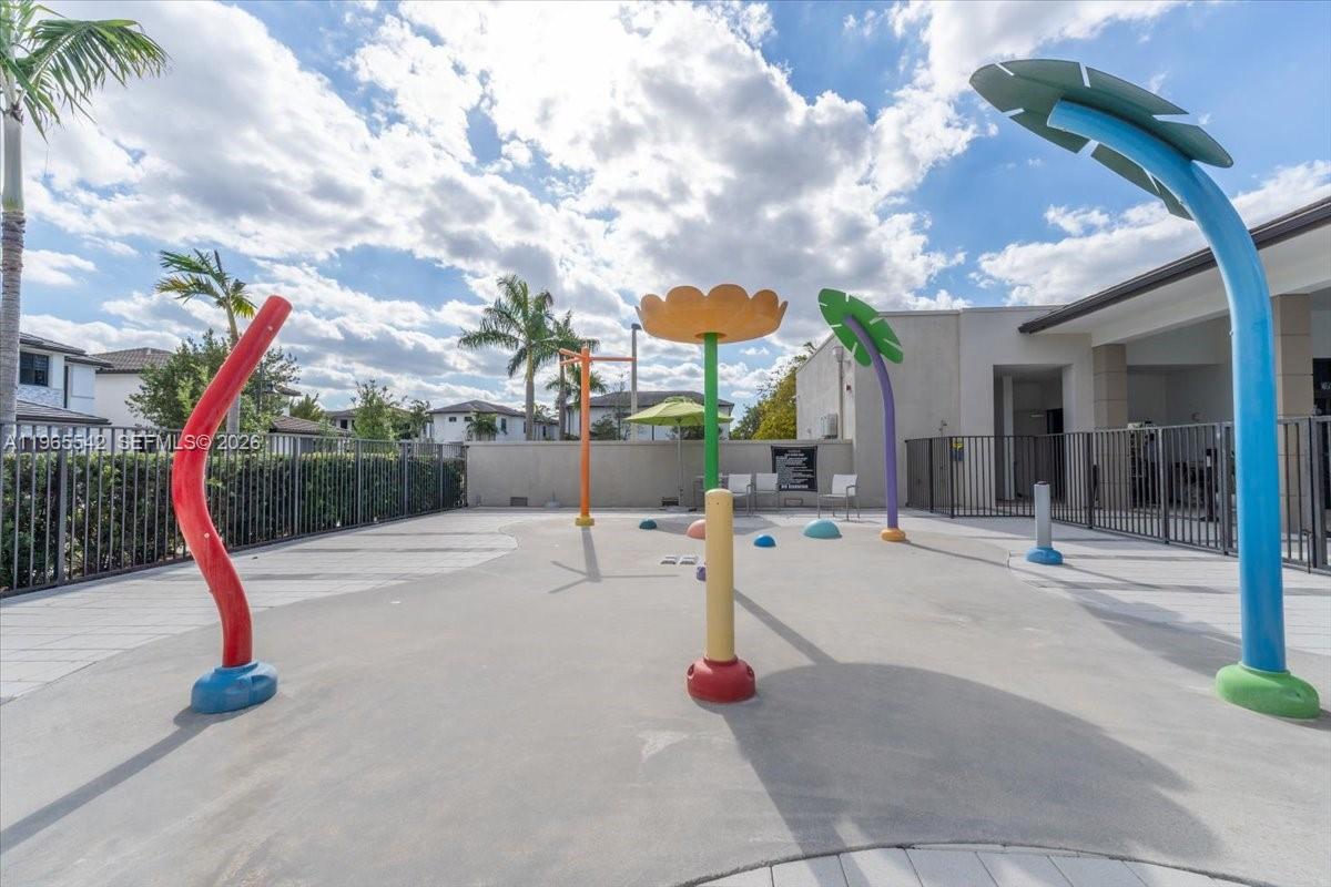 DOWNTOWN DORAL SOUTH PHAS - Residential