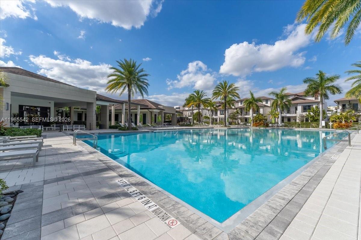 DOWNTOWN DORAL SOUTH PHAS - Residential