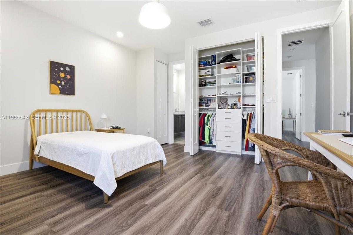 DOWNTOWN DORAL SOUTH PHAS - Residential