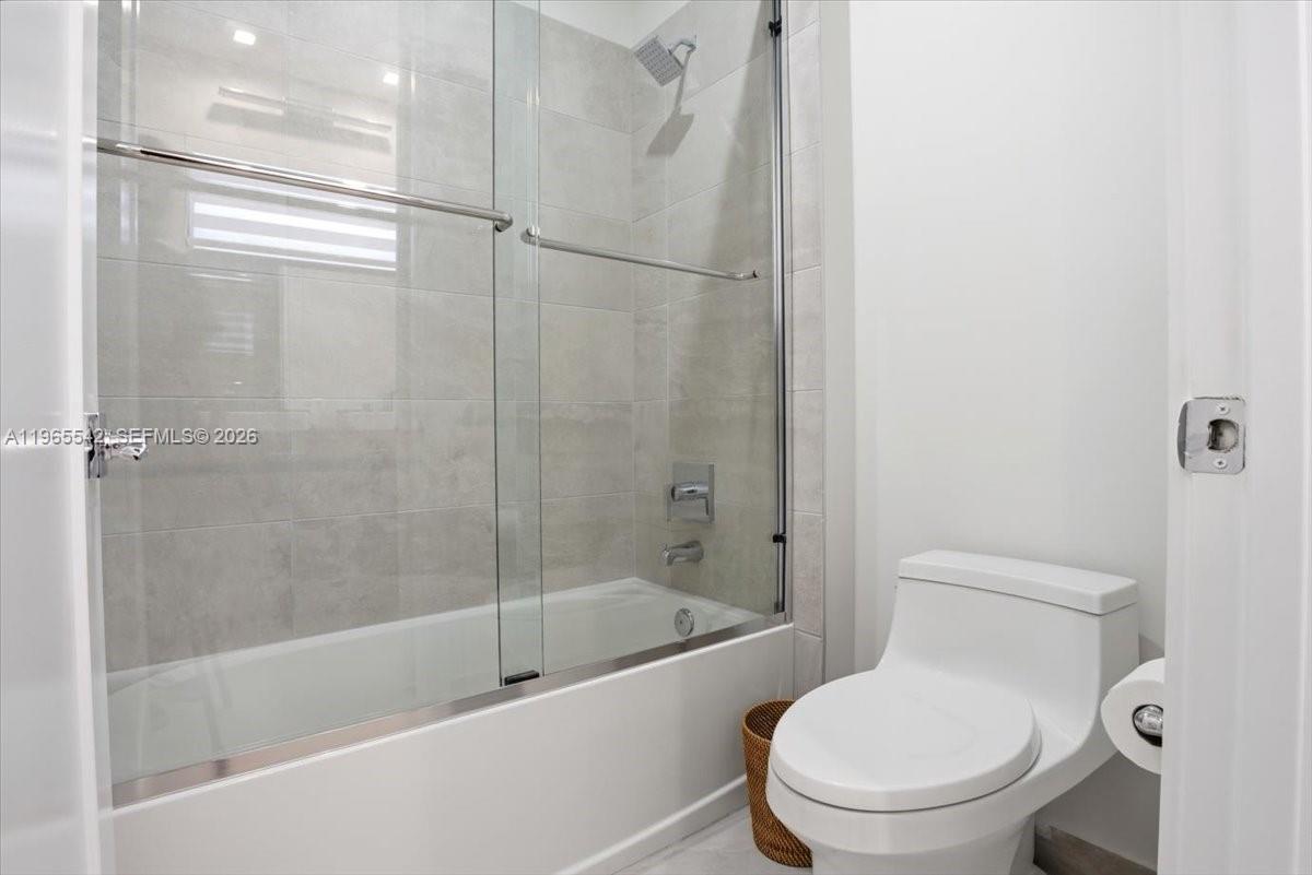 DOWNTOWN DORAL SOUTH PHAS - Residential