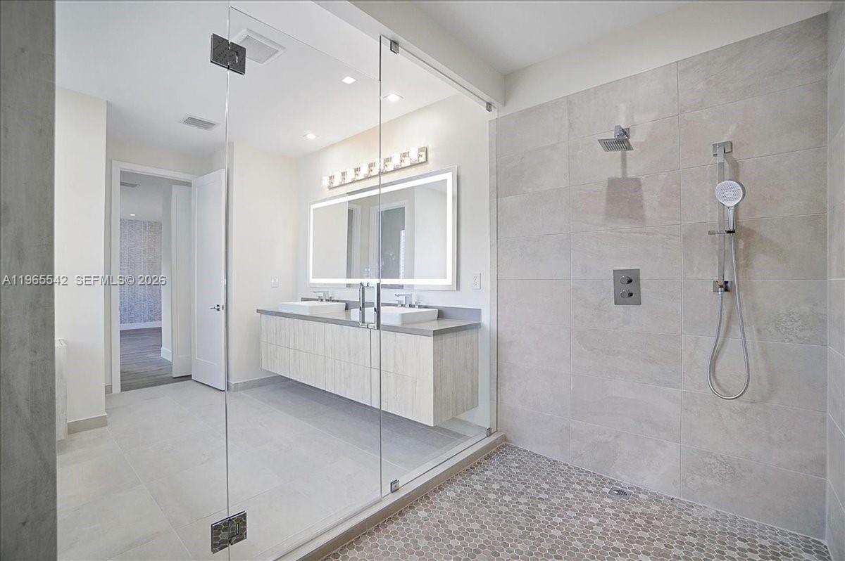 DOWNTOWN DORAL SOUTH PHAS - Residential