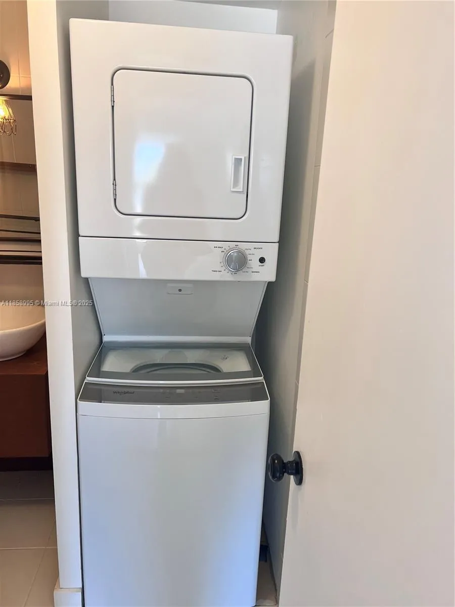 Miami, Florida 33129, United States, 2 Bedrooms Bedrooms, ,2 BathroomsBathrooms,Residential,Active,191476