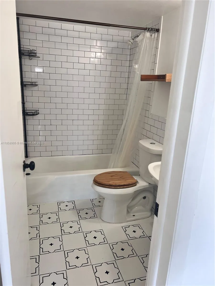 Miami, Florida 33129, United States, 2 Bedrooms Bedrooms, ,2 BathroomsBathrooms,Residential,Active,191476