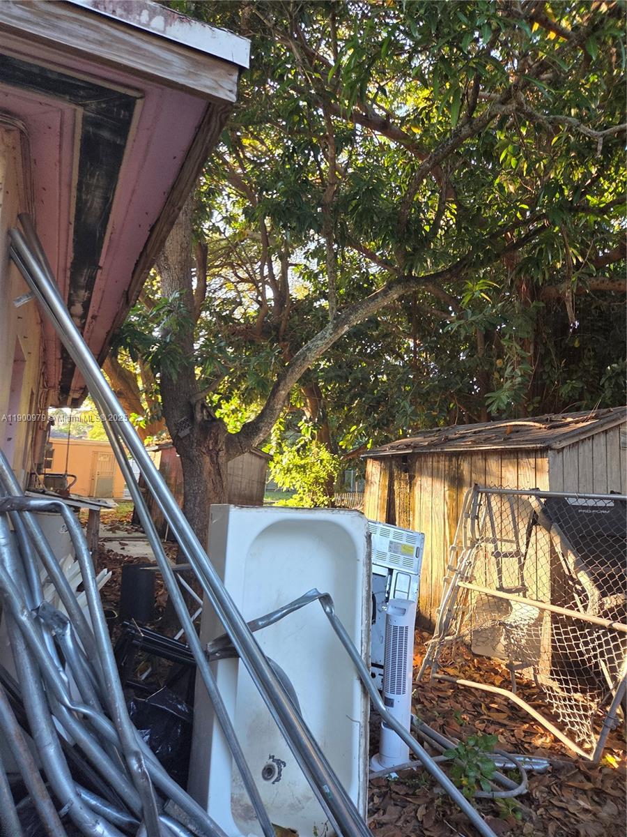 BRIAN MANORS - Residential