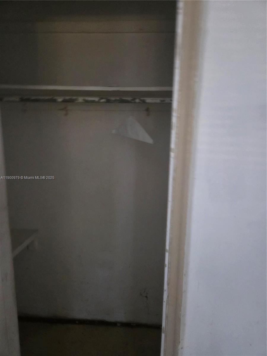 BRIAN MANORS - Residential