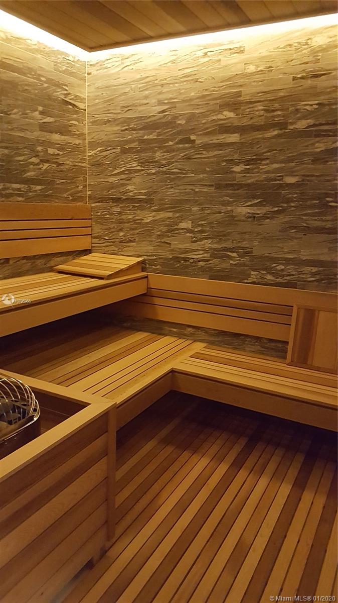 18555 COLLINS AVENUE COND - Residential