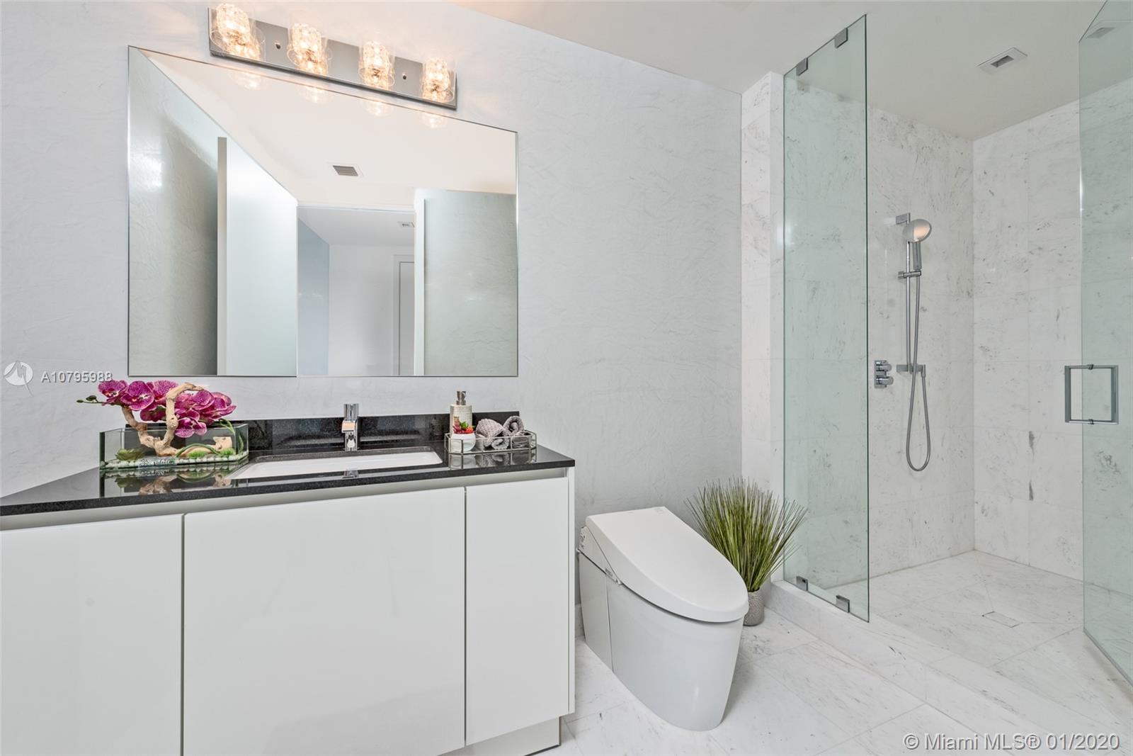 18555 COLLINS AVENUE COND - Residential