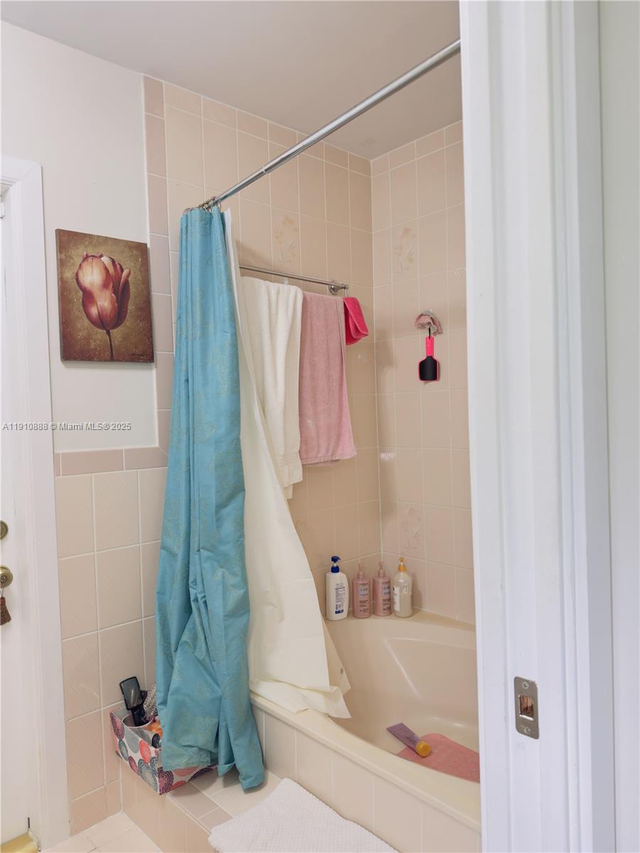 VENEZIA HOMES ESTATES - Residential