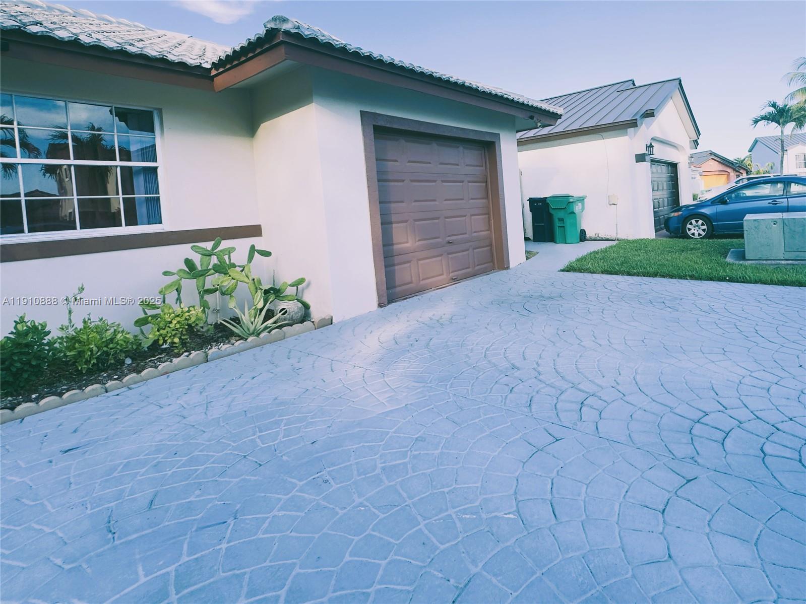 VENEZIA HOMES ESTATES - Residential