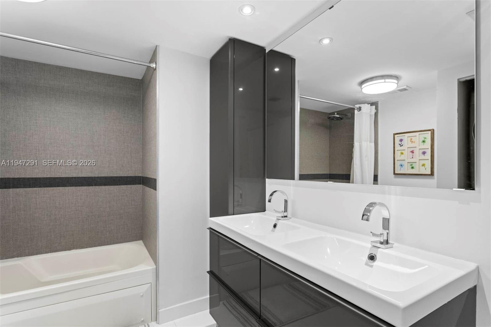 1000 ISL BLVD WILLIAMS IS - Residential