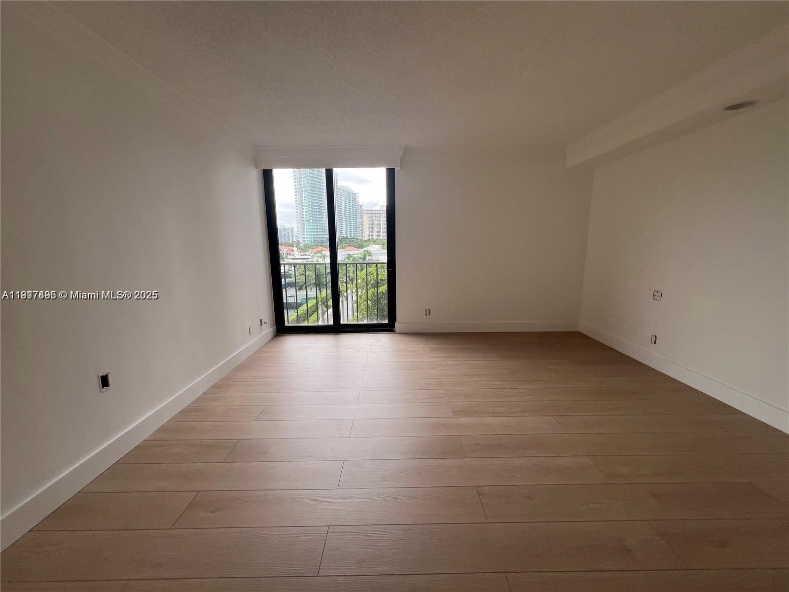 TURNBERRY ISLE SOUTH COND - Residential