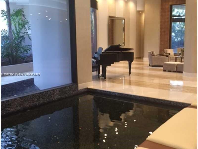 TURNBERRY ISLE SOUTH COND - Residential