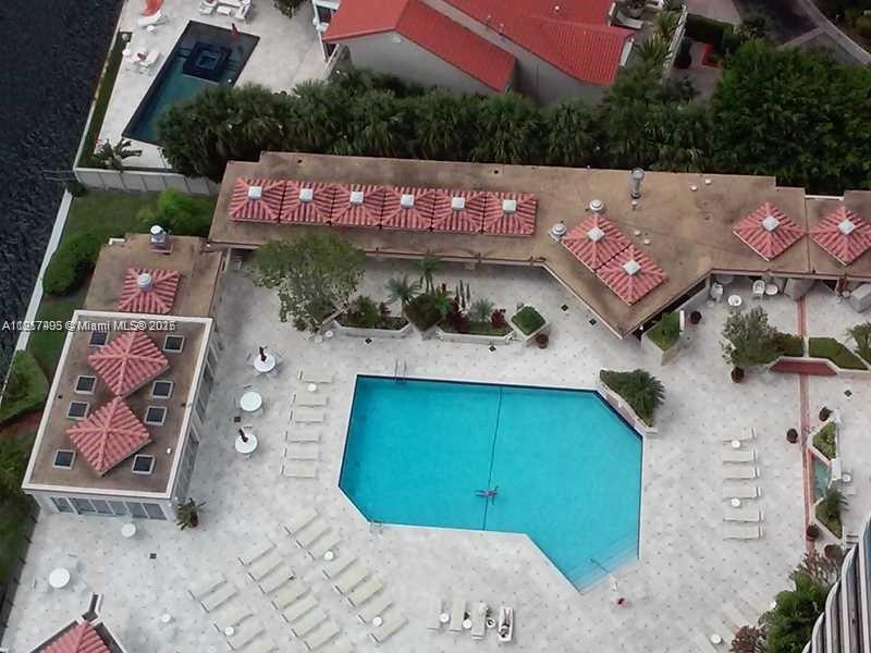 TURNBERRY ISLE SOUTH COND - Residential