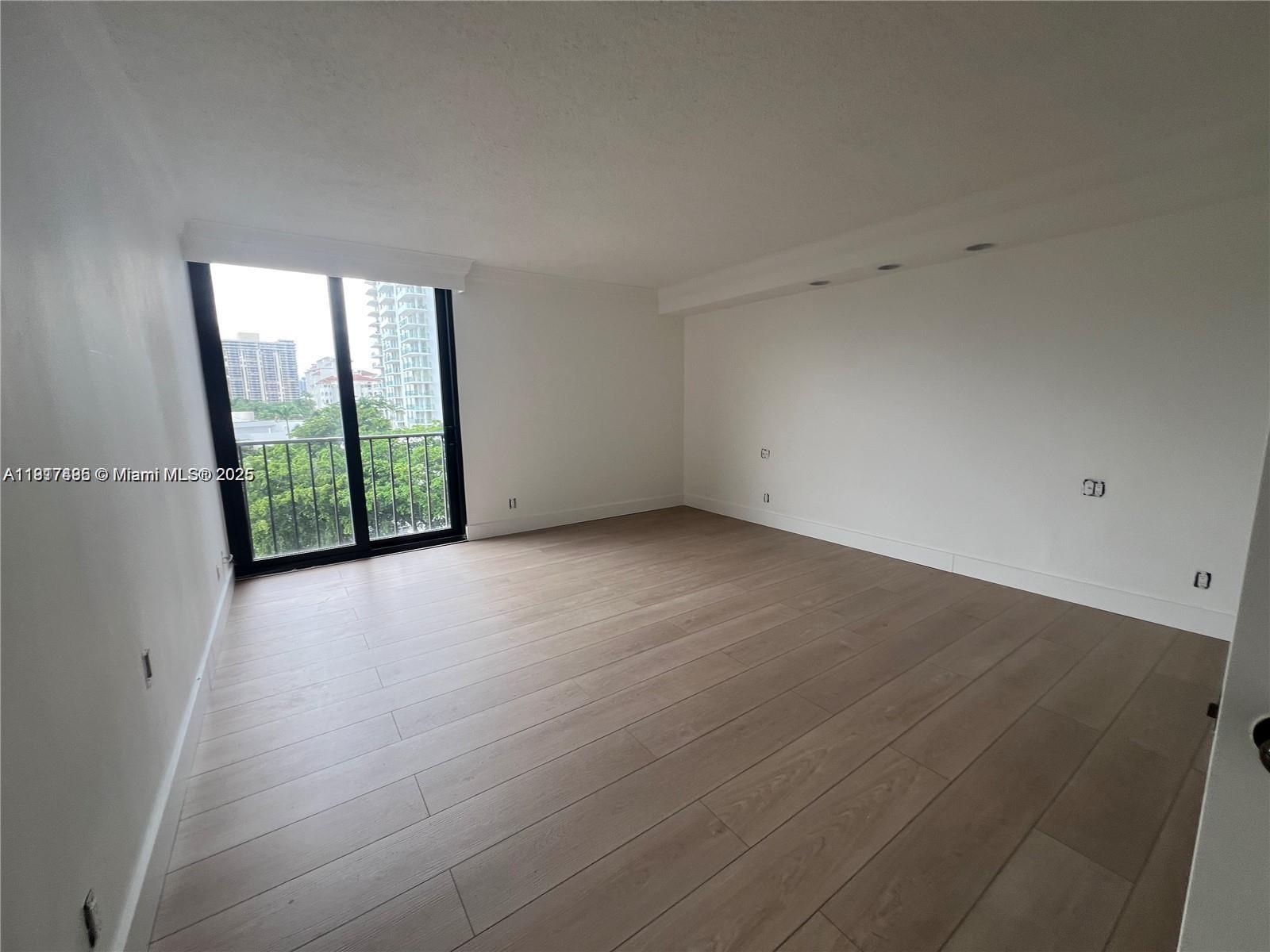 TURNBERRY ISLE SOUTH COND - Residential