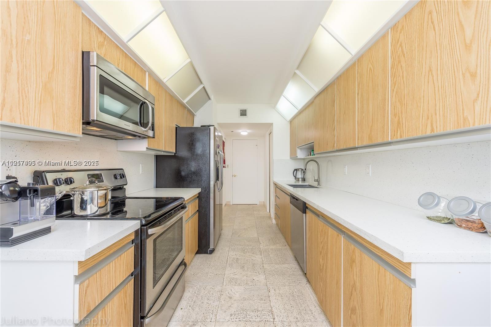 TURNBERRY ISLE SOUTH COND - Residential