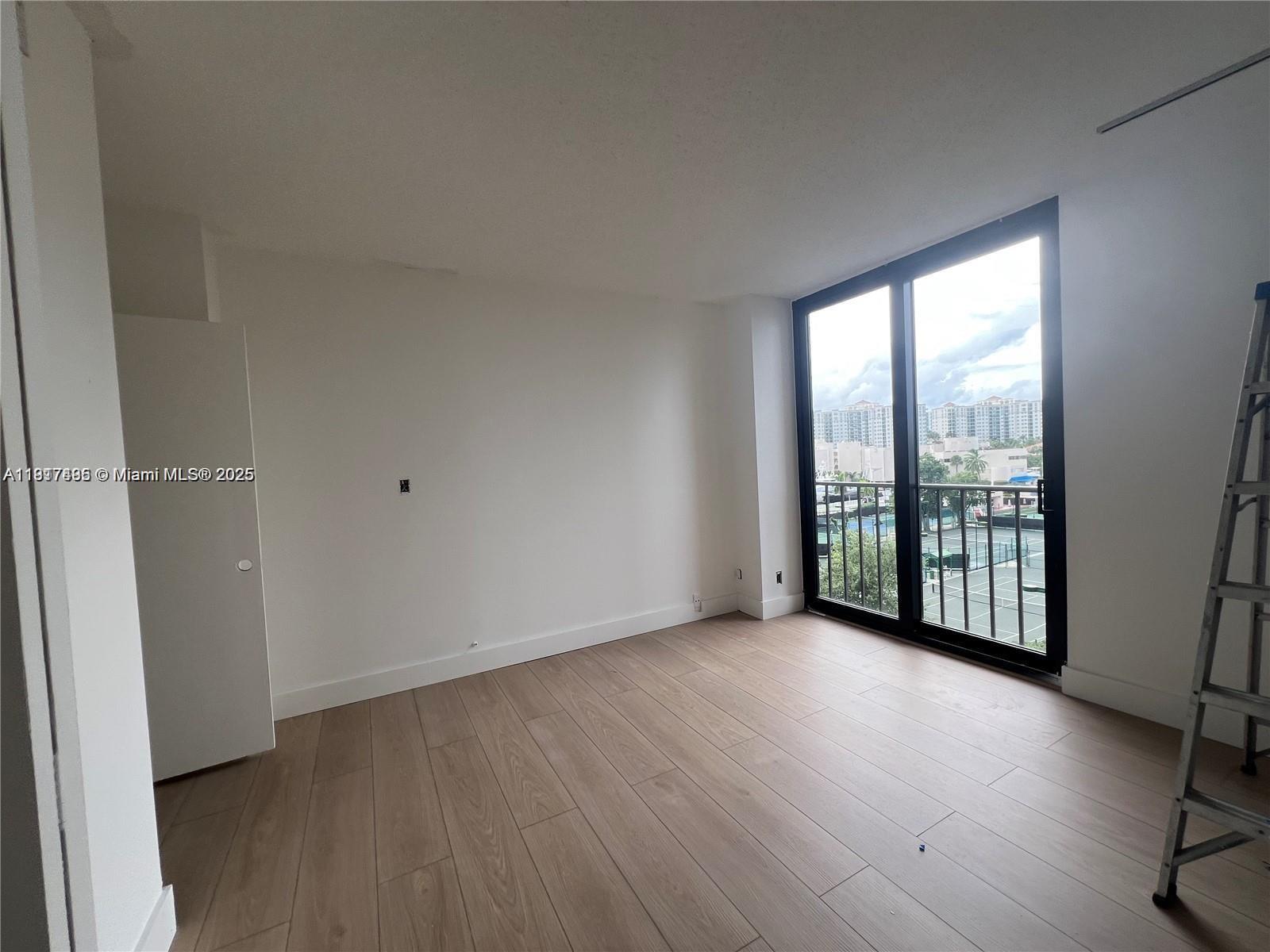 TURNBERRY ISLE SOUTH COND - Residential