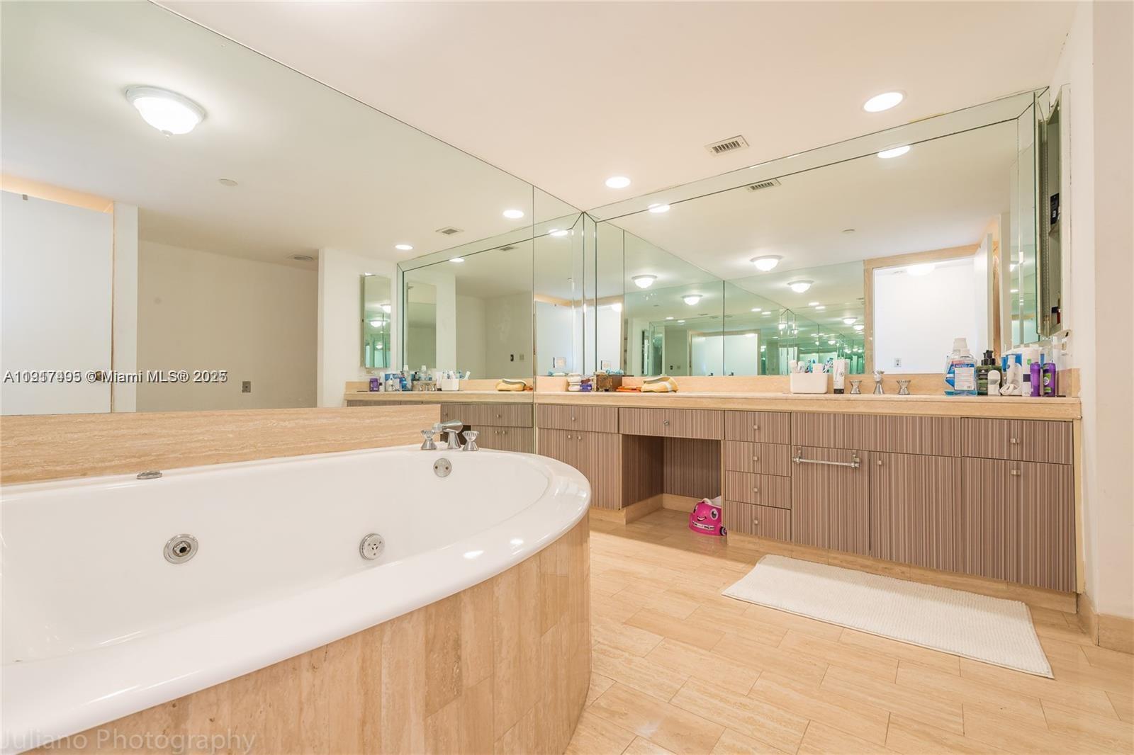 TURNBERRY ISLE SOUTH COND - Residential