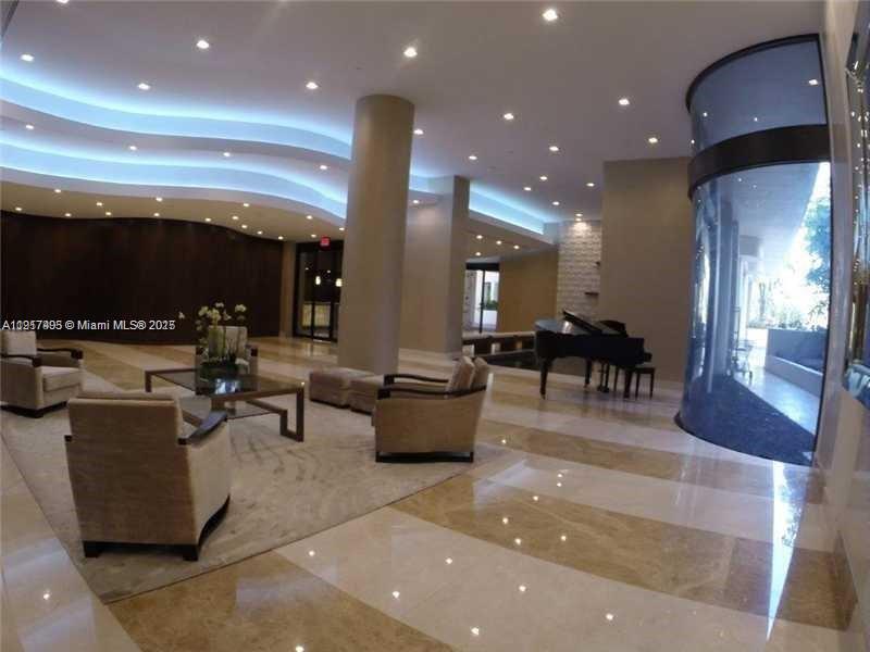 TURNBERRY ISLE SOUTH COND - Residential