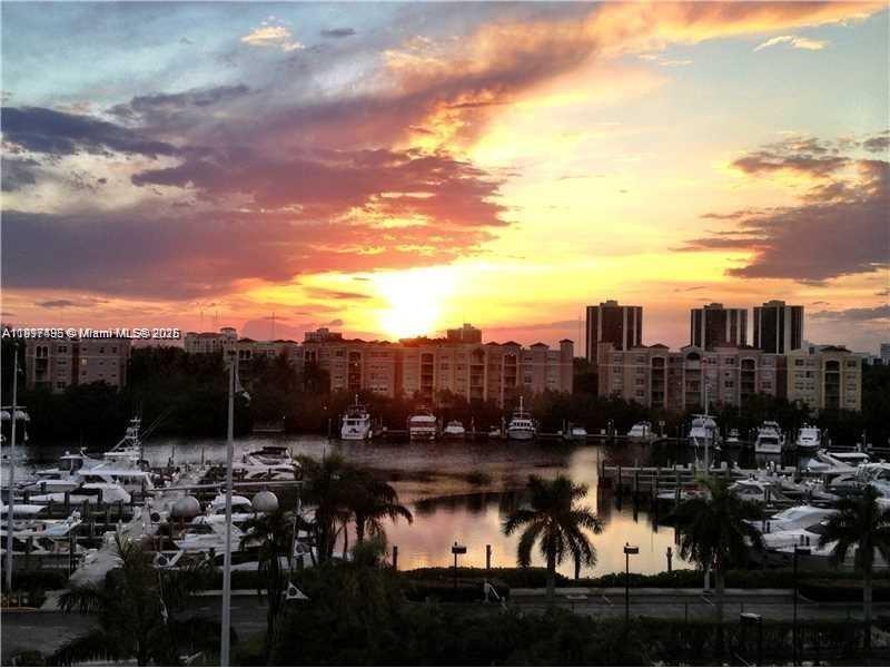 TURNBERRY ISLE SOUTH COND - Residential