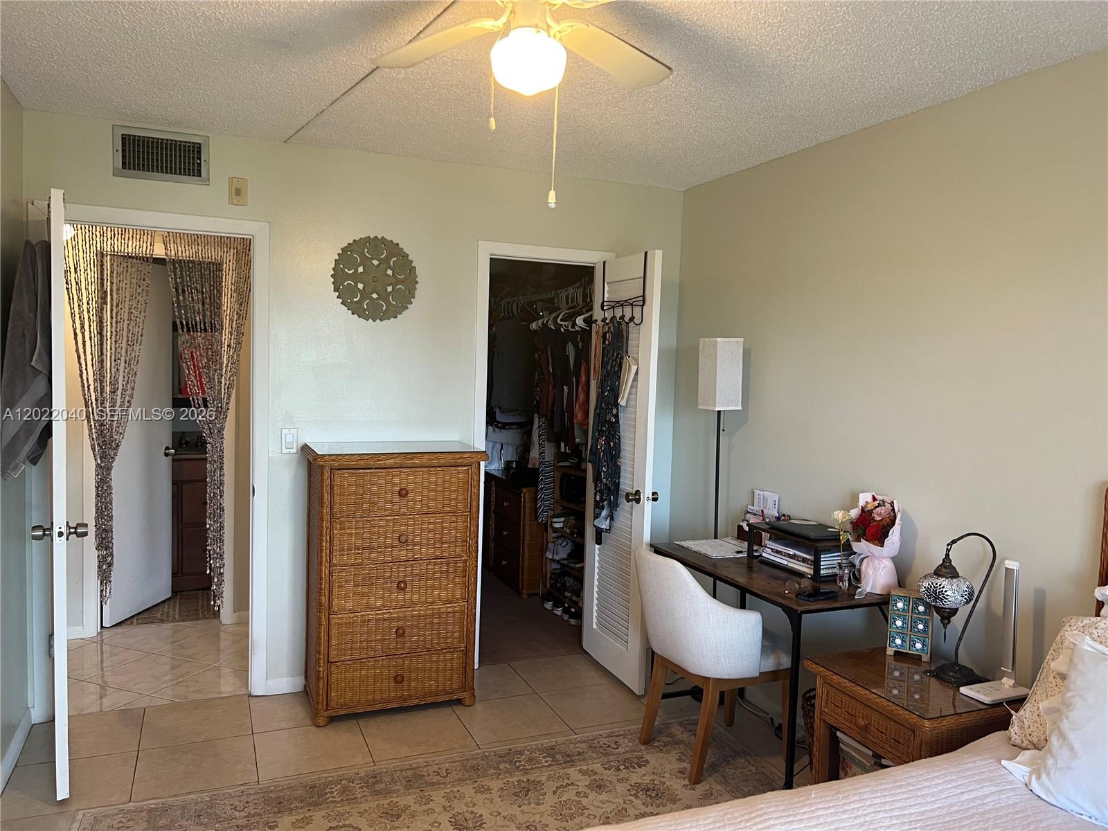 HARWOOD E CONDO - Residential