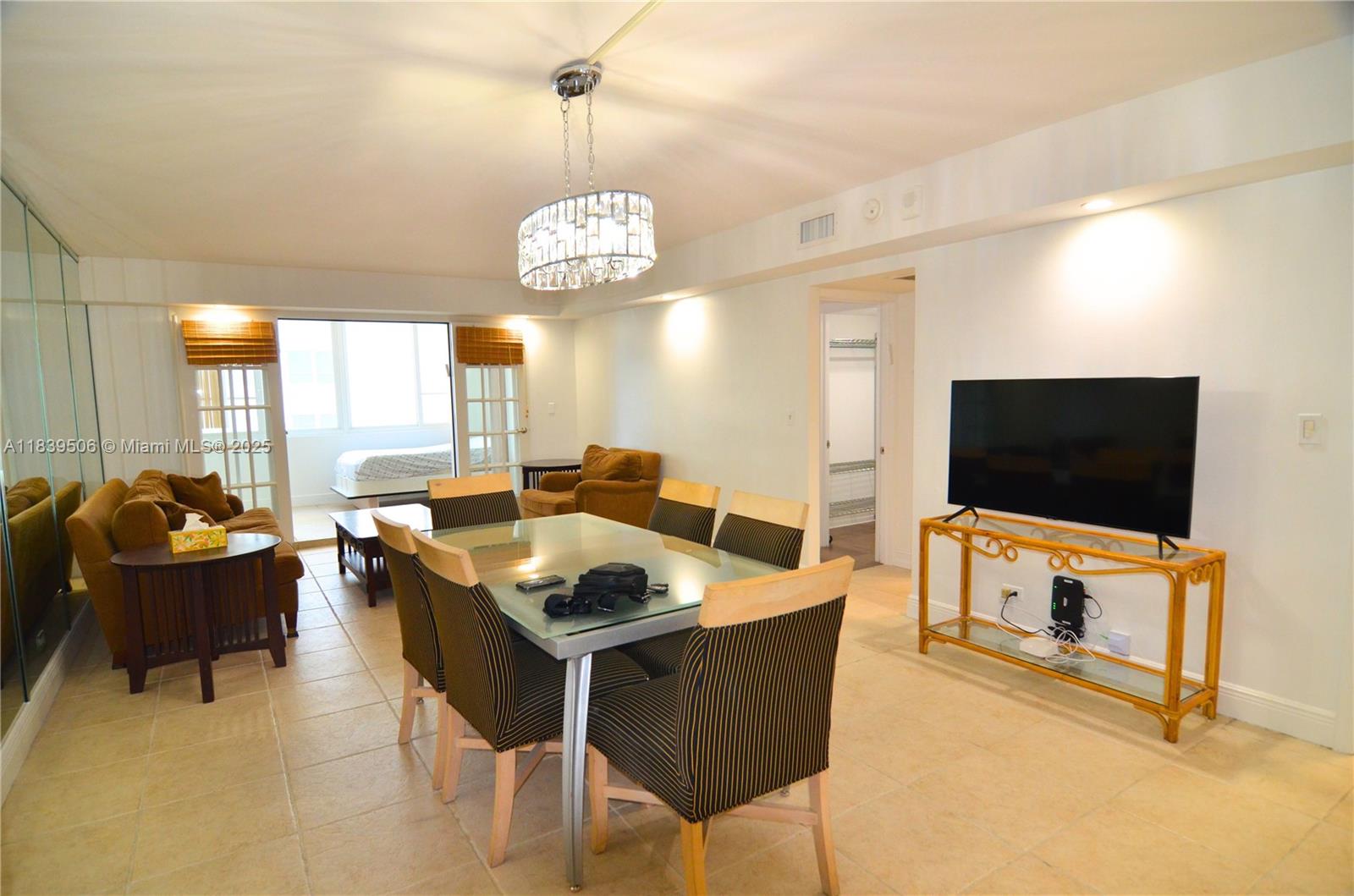 5005 Collins Ave 1023