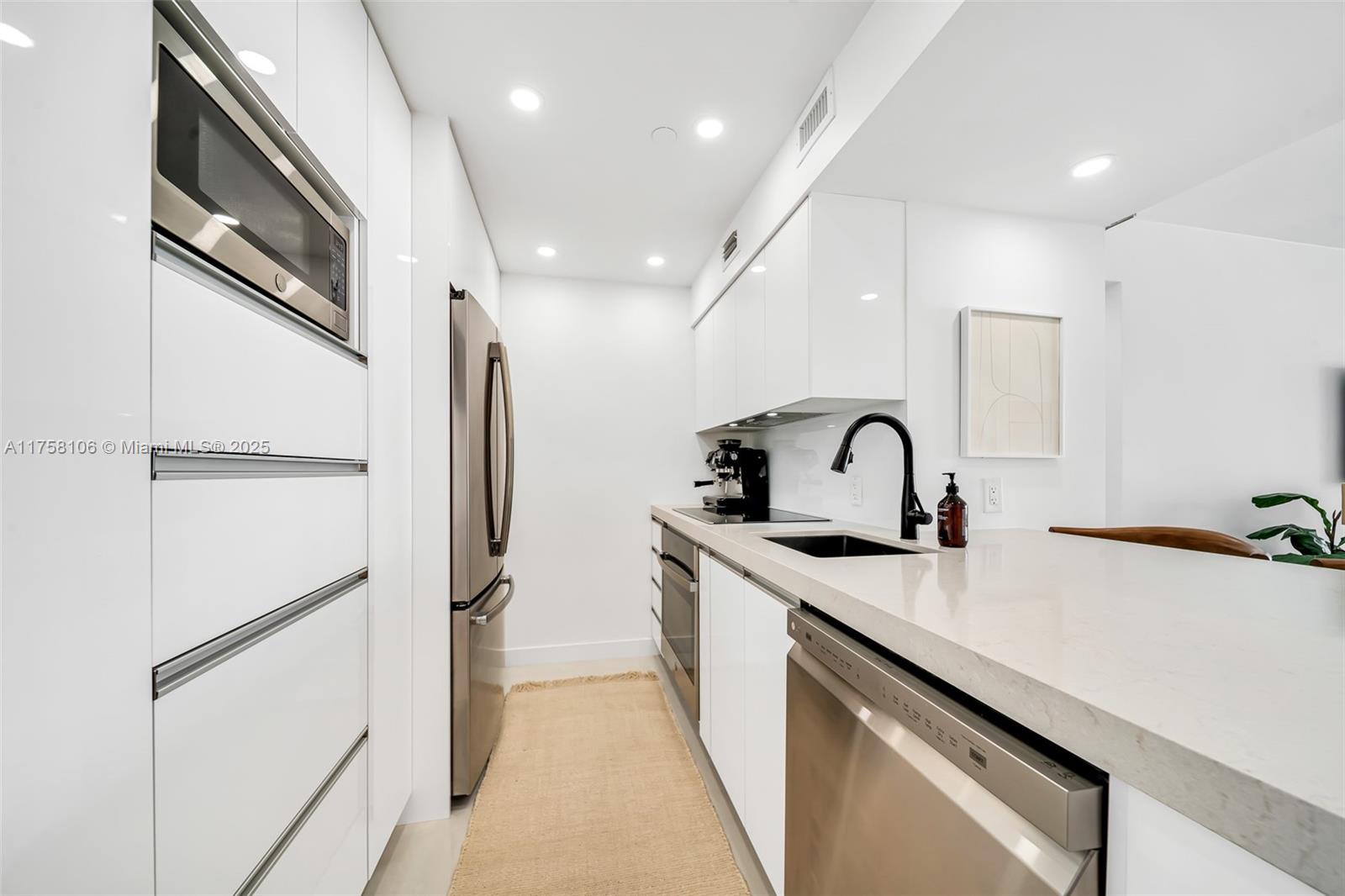 1000 West Ave 1523