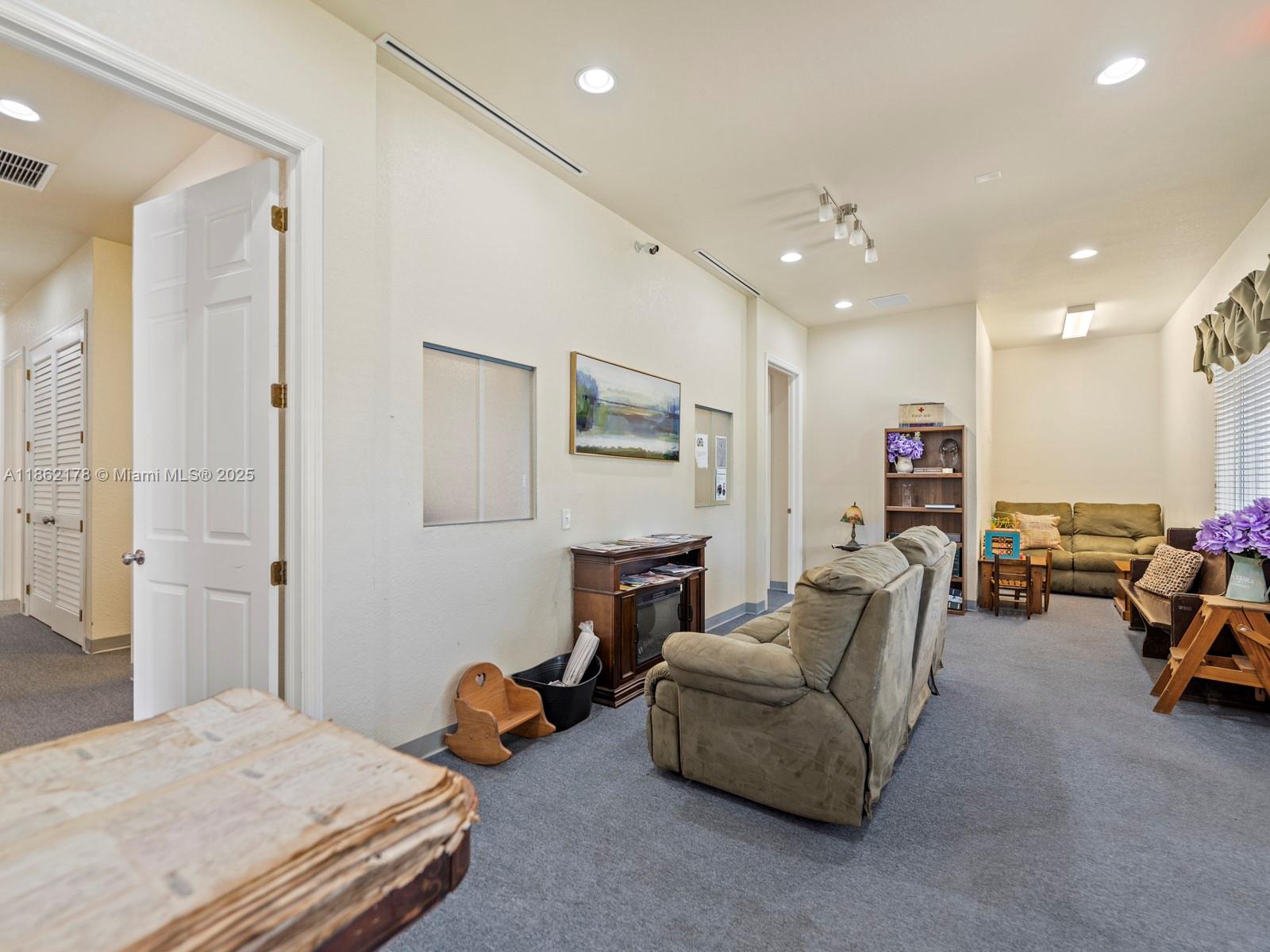 45 NW 4th St