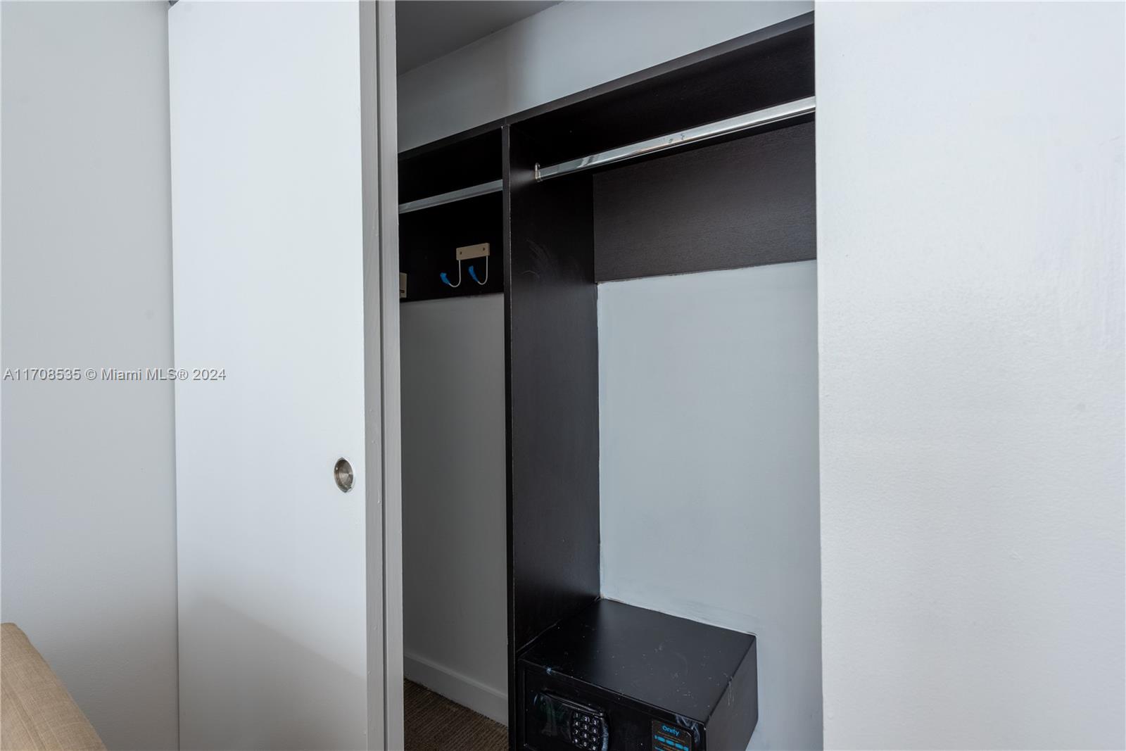 SOLE CONDO - Residential