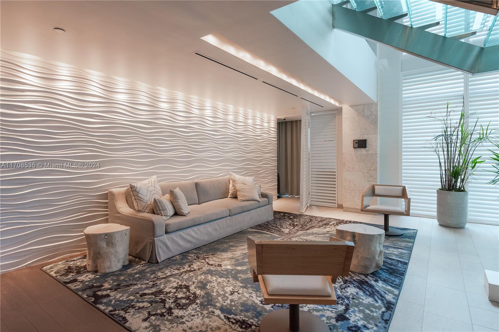 SOLE CONDO - Residential