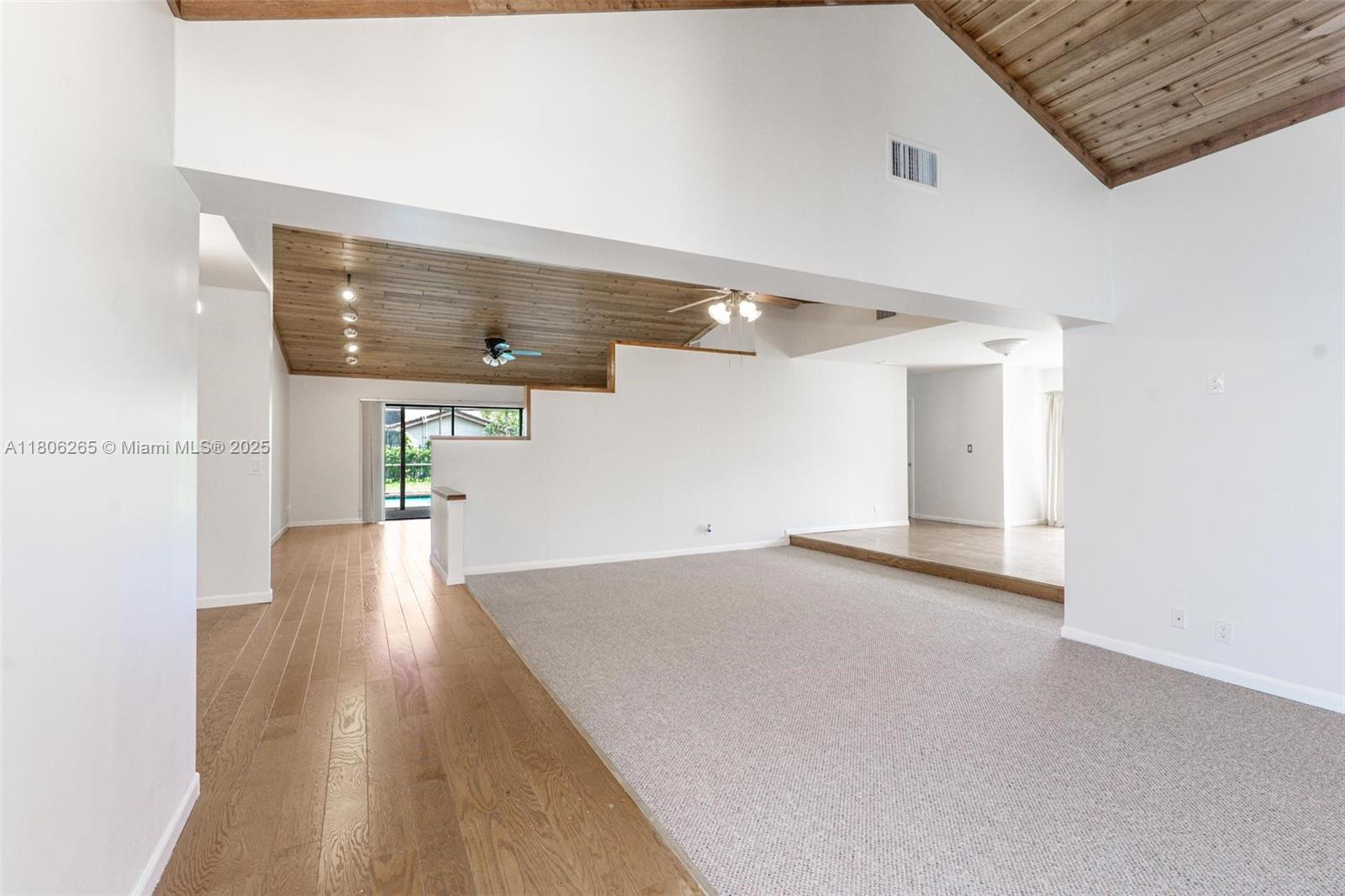 OAK WOOD - Residential