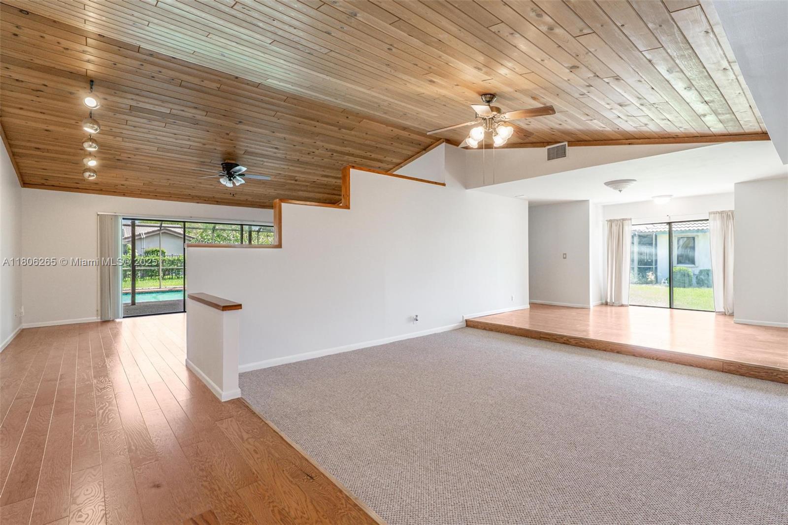 OAK WOOD - Residential