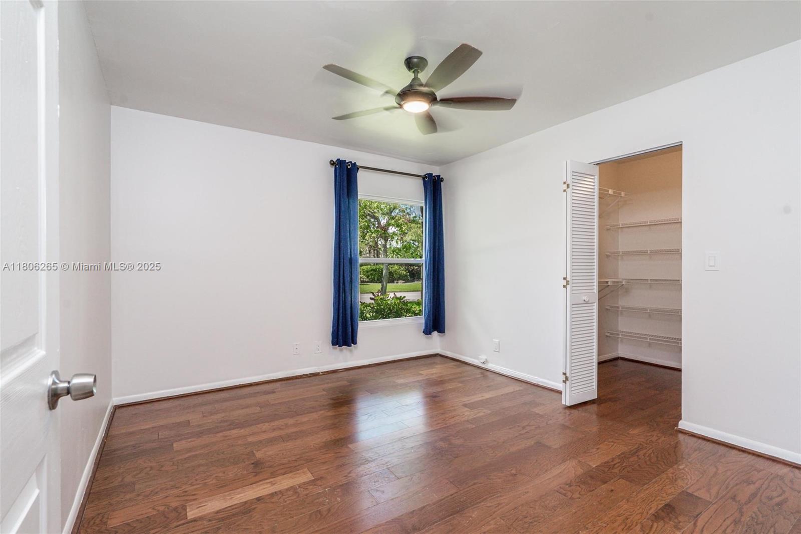 OAK WOOD - Residential